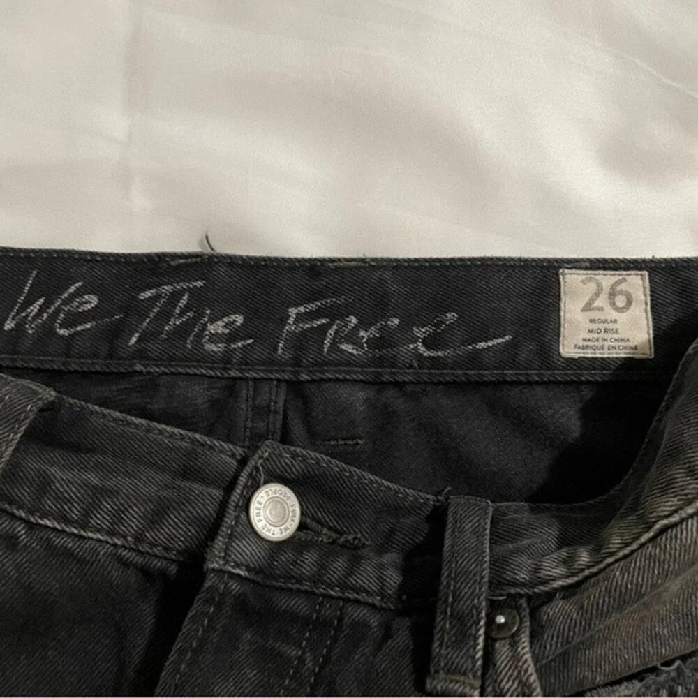 Free people Black Distressed Destroyed Chewed‎ Up Midrise Straight Leg Size 26